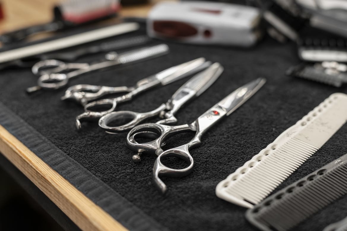 Haircutting tools, ready for use in a unisex salon.