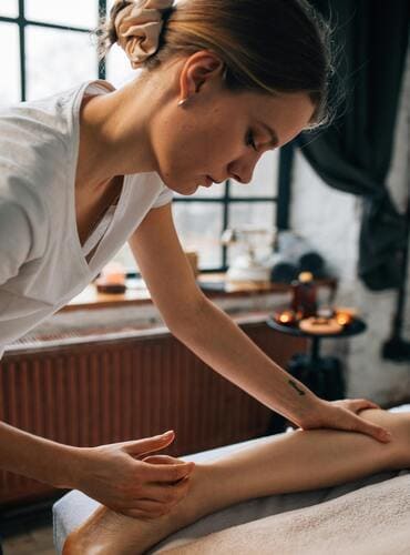 Relaxing spa experience in a Unisex salon.